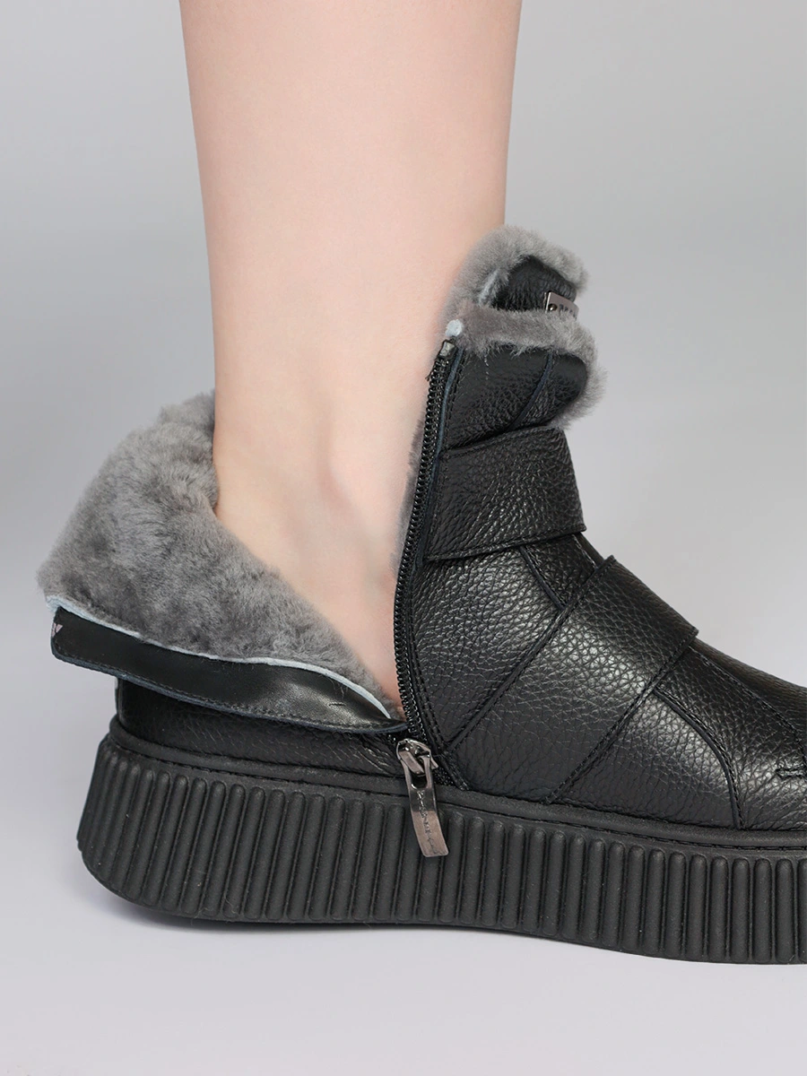 Ботинки с меховой оторочкой на объемной подошве